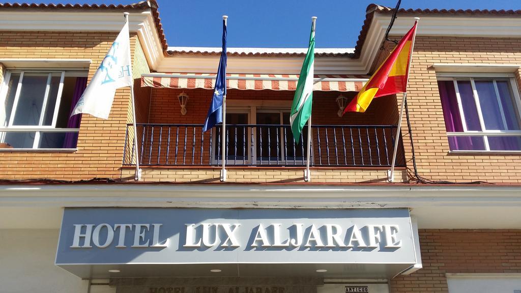 Hotel Lux Aljarafe Майрена дел Алхарафе Екстериор снимка