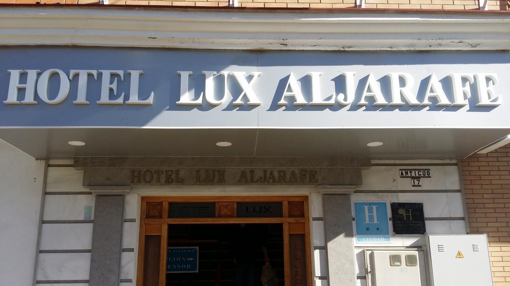 Hotel Lux Aljarafe Майрена дел Алхарафе Екстериор снимка