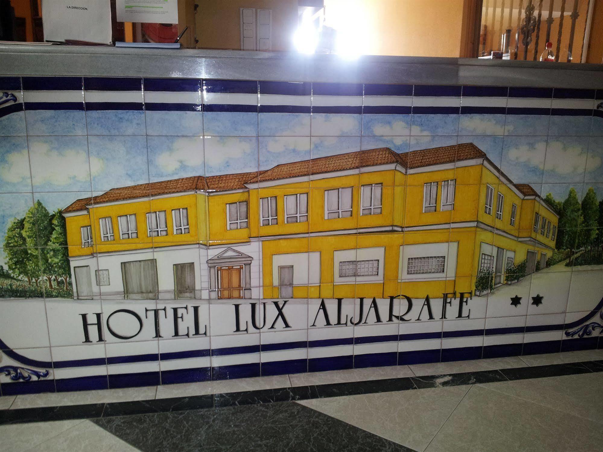 Hotel Lux Aljarafe Майрена дел Алхарафе Екстериор снимка